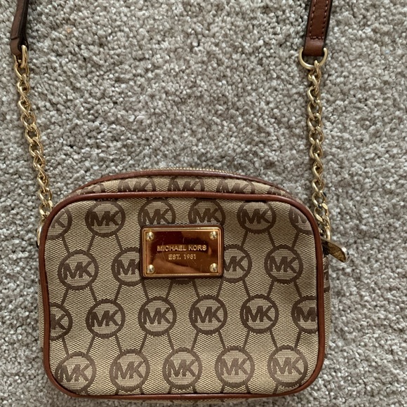 Micheal Kors Crossbody - Picture 1 of 2